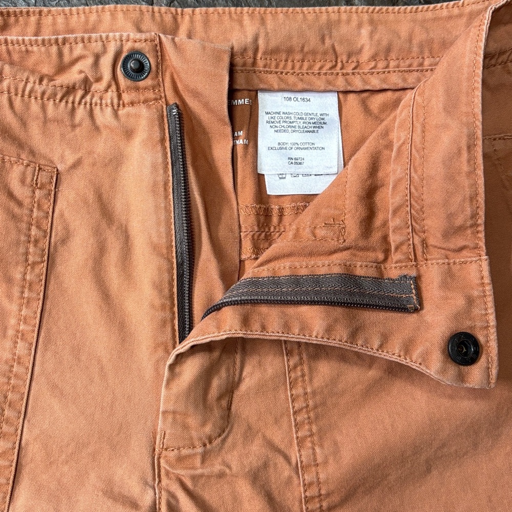 Mountain Hardware Hiking Shorts - Picture 3 of 9